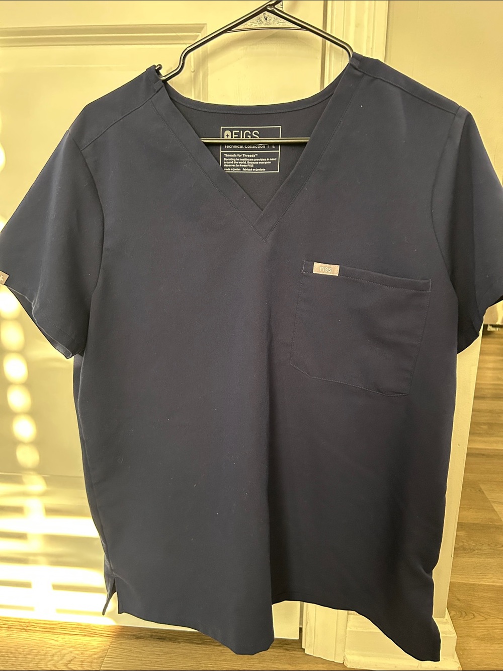 FIGS Catarina Women’s Navy V-Neck Scrub Top